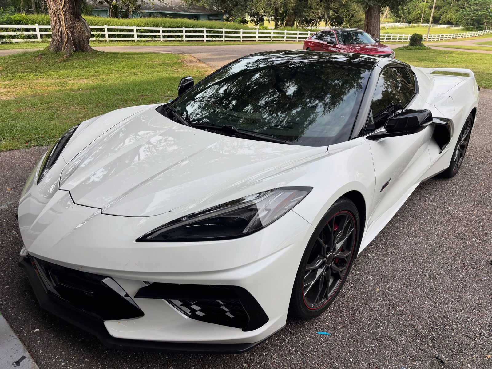 White Corvette C8 with a gloss black roof and mirrors